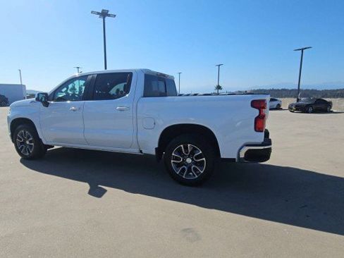 Used 2021 Chevrolet Silverado 1500 LT AWD/4WD image 6