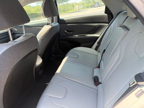 Used 2025 Hyundai Elantra Limited FWD image 10
