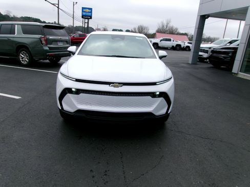 New 2026 Chevrolet Equinox EV LT image 8