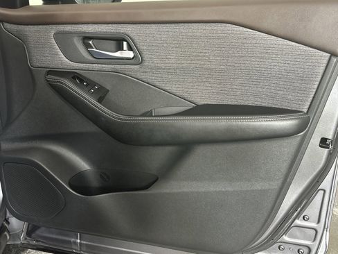 Used 2021 Nissan Rogue SV image 30