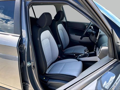 Certified 2025 Hyundai Venue SEL FWD image 9