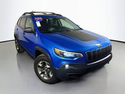 Used 2019 Jeep Cherokee Trailhawk w/ Comfort/Convenience Group AWD/4WD image 2