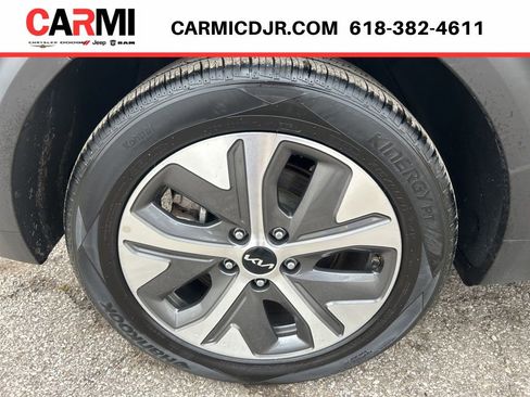 Used 2022 Kia Niro EX Premium w/ Cold Weather Package FWD image 7