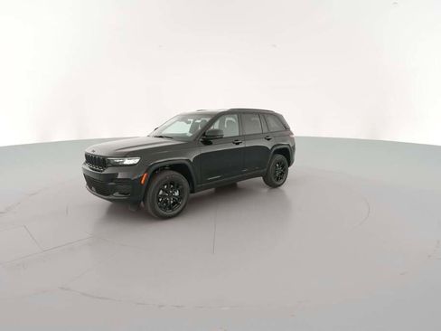 New 2025 Jeep Grand Cherokee Altitude image 4