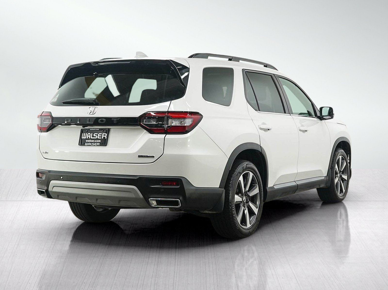 Used 2025 Honda Pilot Touring image 5