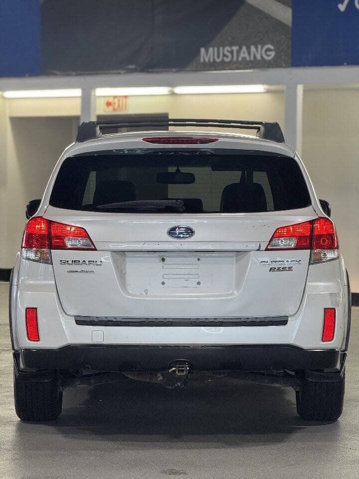 Used 2010 Subaru Outback 2.5i Limited AWD/4WD image 13
