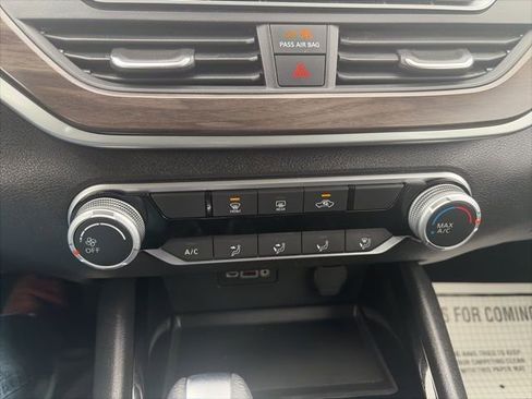 Used 2024 Nissan Altima 2.5 SV image 23