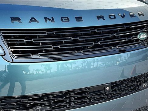 Used 2025 Land Rover Range Rover Sport SE image 30