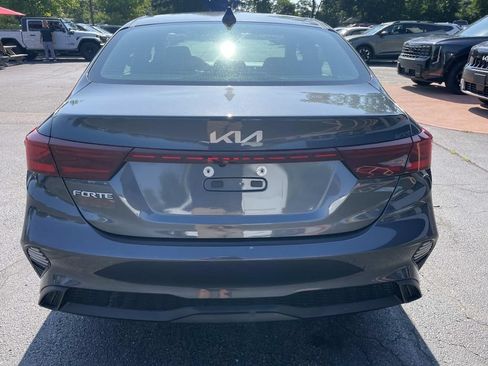 Used 2024 Kia Forte LXS w/ LXS Technology Package FWD image 4