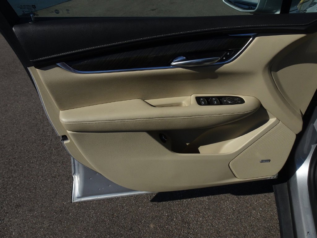 Used 2018 Cadillac XT5 FWD image 12