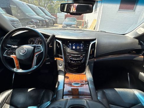 Used 2015 Cadillac Escalade Luxury AWD/4WD image 18