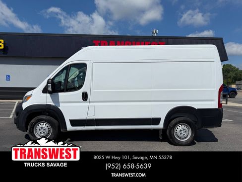Used 2025 RAM ProMaster 2500 w/ Convenience Group FWD image 2