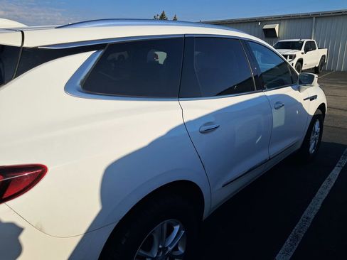 Used 2020 Buick Enclave Essence image 7