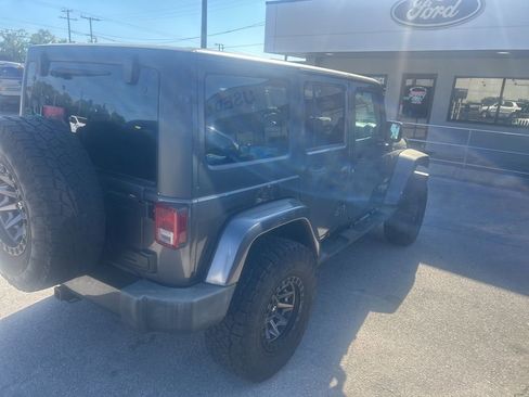 Used 2016 Jeep Wrangler Unlimited Sahara w/ Connectivity Group image 3