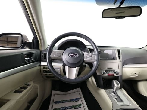Used 2010 Subaru Outback 2.5i Premium image 28