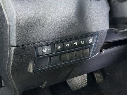 Used 2025 Toyota Tundra Limited AWD/4WD image 13