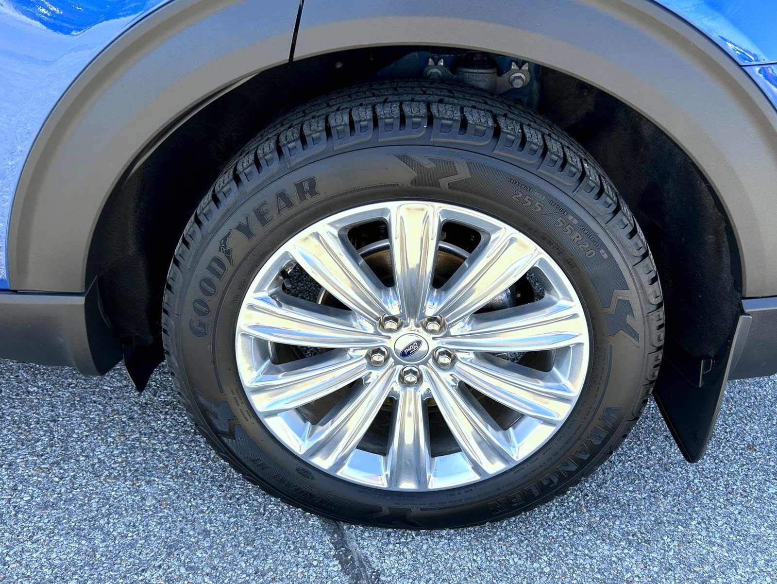 Used 2020 Ford Explorer Limited w/ Class III Trailer Tow Package AWD/4WD image 24