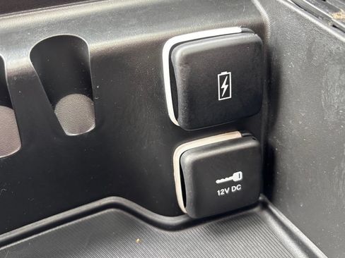 Used 2025 Chrysler Pacifica Limited FWD image 36
