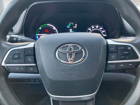 Used 2021 Toyota Sienna LE image 19