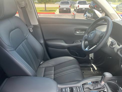 Used 2026 Honda HR-V EX-L image 4