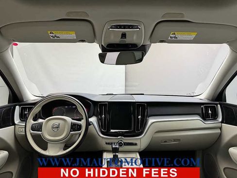Used 2019 Volvo XC60 T5 Momentum w/ Multimedia Package image 12