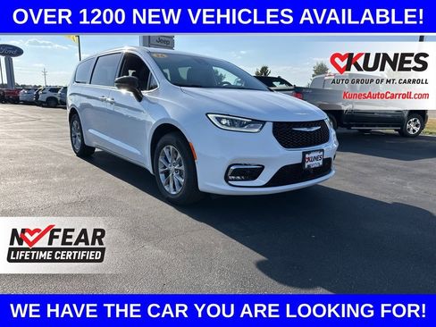 New 2026 Chrysler Pacifica Select AWD/4WD image 1
