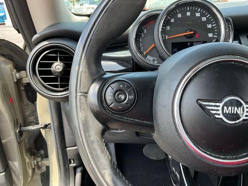 Used 2019 MINI Cooper 2-Door Hardtop w/ Signature Upholstery Package FWD image 10