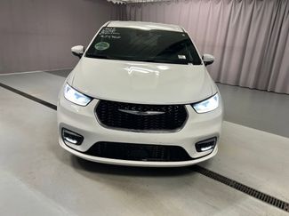 Used 2023 Chrysler Pacifica Touring video 2