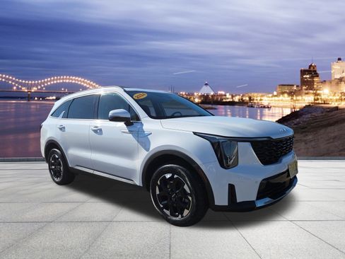 Used 2024 Kia Sorento S image 4