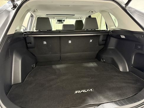 Used 2021 Toyota RAV4 XLE w/ Convenience Package AWD/4WD image 20