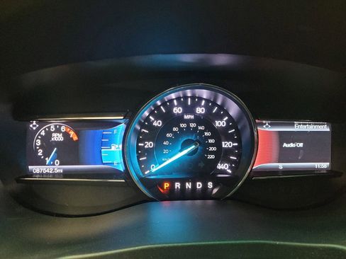 Used 2017 Ford Explorer XLT w/ Equipment Group 202A AWD/4WD image 23