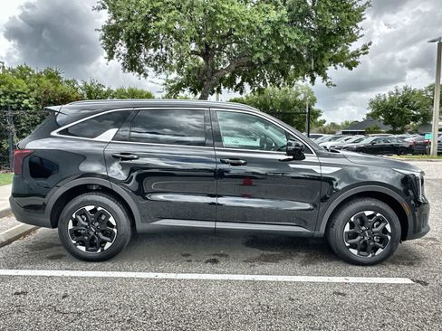 Used 2024 Kia Sorento S image 10