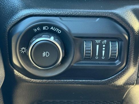 Used 2022 Jeep Wrangler Unlimited Sahara image 30