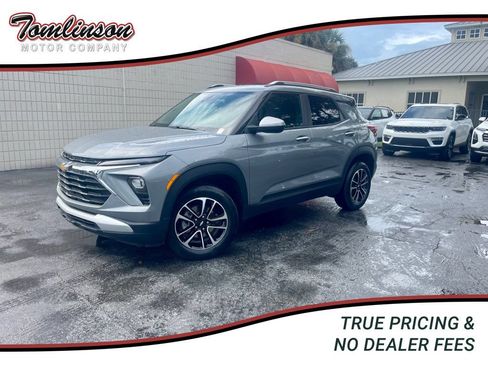 Used 2024 Chevrolet TrailBlazer LT w/ LT Cold Weather Package AWD/4WD image 1