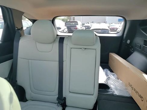 New 2025 Hyundai Tucson Limited image 24