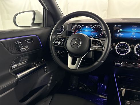 Used 2023 Mercedes-Benz GLA 250 4MATIC w/ Premium Package image 29