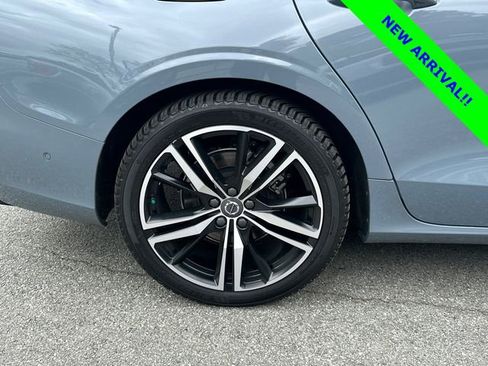 Used 2022 Volvo S60 B5 R-Design image 17
