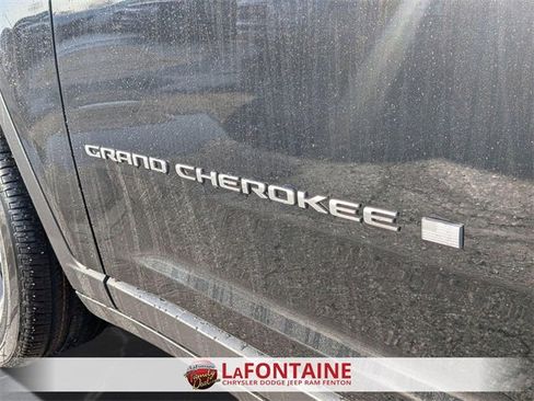 New 2025 Jeep Grand Cherokee Limited w/ Luxury Tech Group II image 10