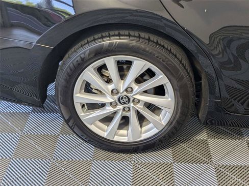 Used 2022 Toyota Camry LE w/ Convenience Package FWD image 9
