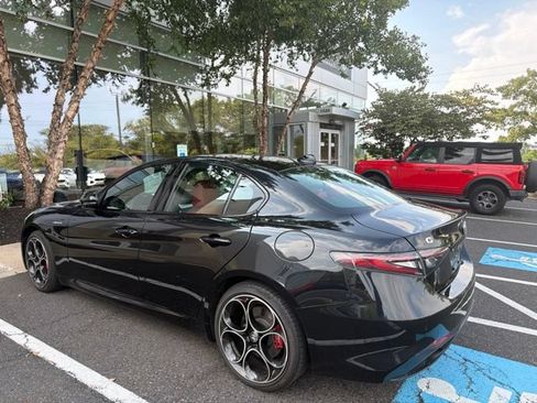 Used 2025 Alfa Romeo Giulia AWD w/ Veloce Package AWD image 5