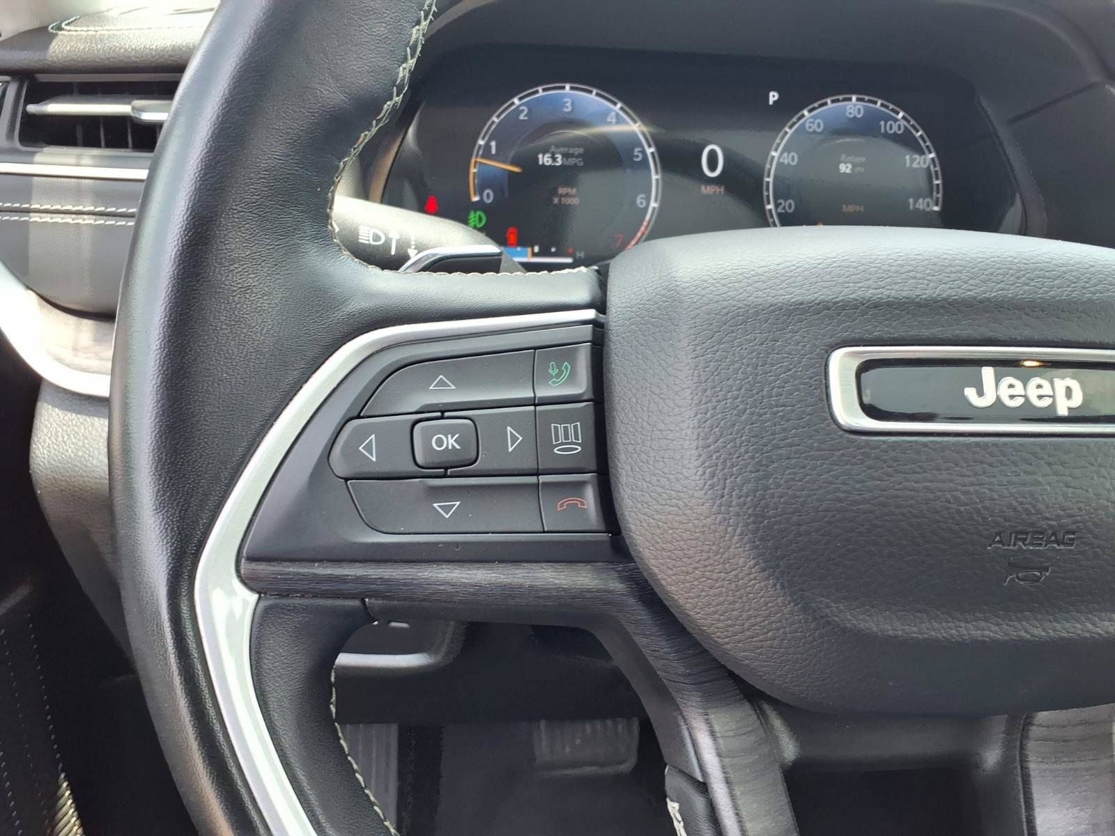 Used 2022 Jeep Grand Cherokee Limited AWD/4WD image 23