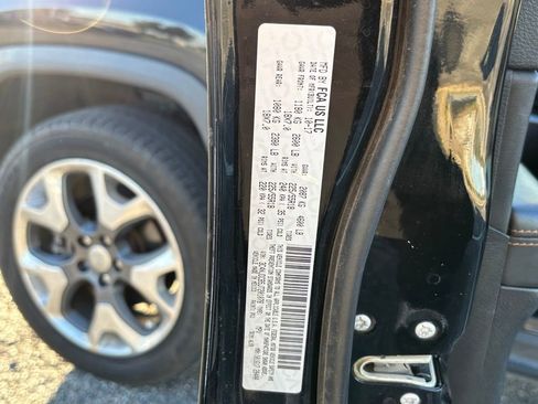 Used 2018 Jeep Compass Limited image 15