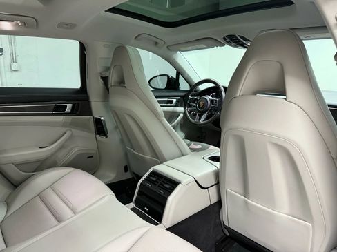 Used 2018 Porsche Panamera 4S image 16