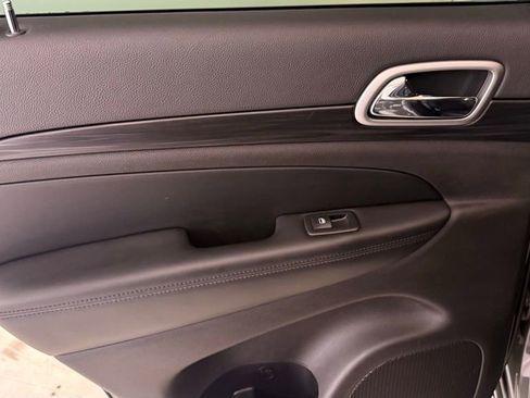 Used 2020 Jeep Grand Cherokee Altitude image 14