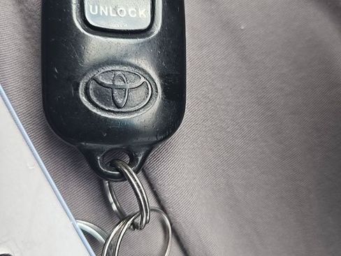 Used 2000 Toyota Sienna LE FWD image 34