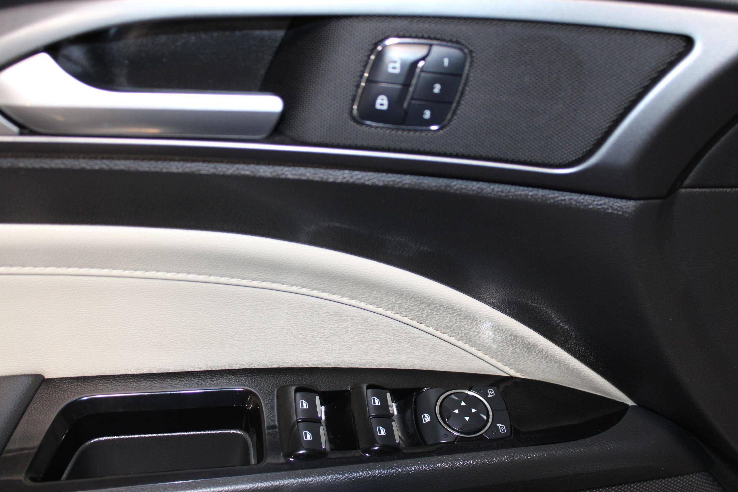 Used 2016 Ford Fusion Titanium AWD/4WD image 9