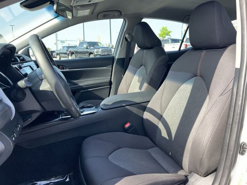 Used 2018 Toyota Camry LE FWD image 13