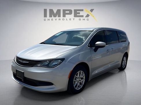 Used 2023 Chrysler Voyager LX FWD image 1