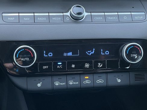 Used 2025 Hyundai Elantra SEL image 34