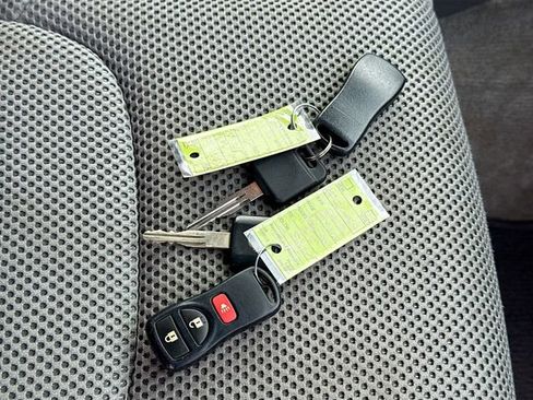 Used 2012 Nissan Frontier SV w/ SV Premium Utility Pkg image 29